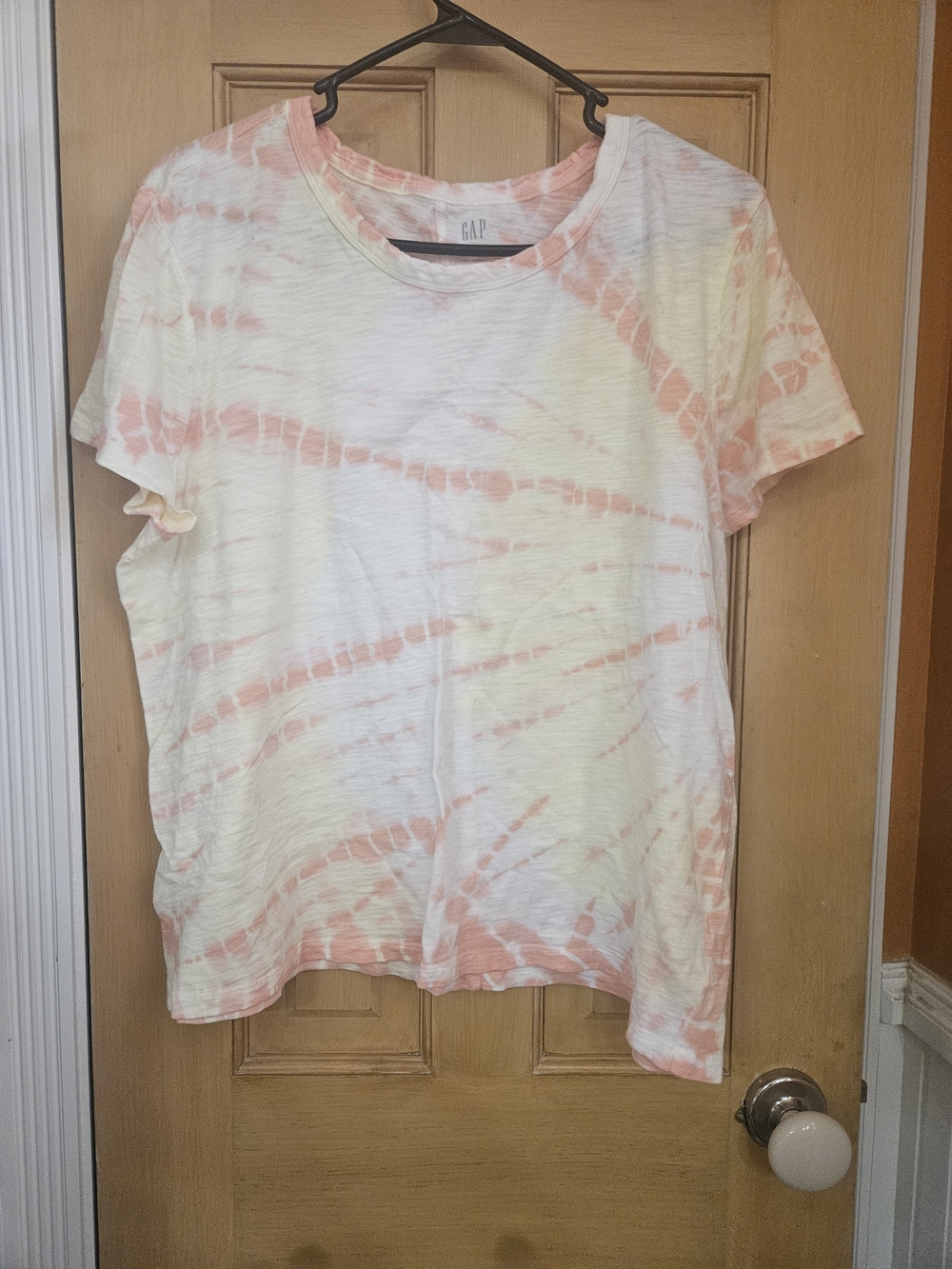 GAP Women's Short Sleeve Tie-Dye Tee in Pale Pink and Cream